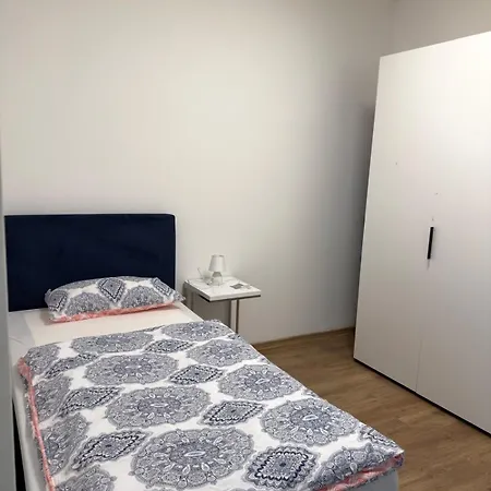Spacious With 4 Bedrooms And Terrace Sleeps 7 Guests Apartmán *