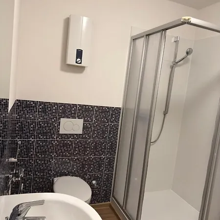 Apartmán Spacious With 4 Bedrooms And Terrace Sleeps 7 Guests *