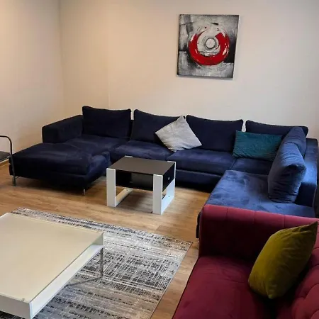 Spacious With 4 Bedrooms And Terrace Sleeps 7 Guests * Bonn