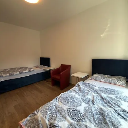 Spacious With 4 Bedrooms And Terrace Sleeps 7 Guests * Bonn