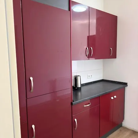 Spacious With 4 Bedrooms And Terrace Sleeps 7 Guests *